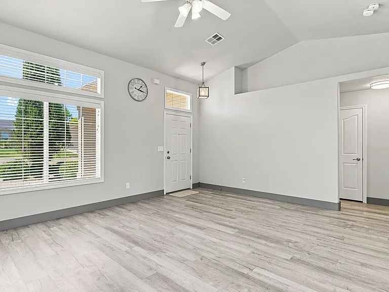 514 W Palmer Dr — Photo 6