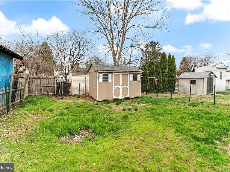 251 Hickory St — Photo 18