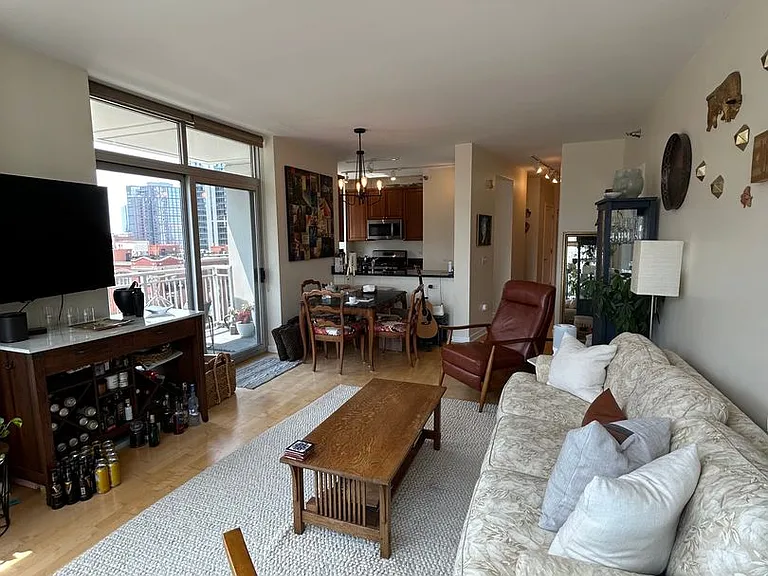 330 W Grand Ave #1701 — Photo 3