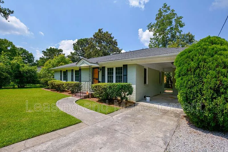 3 bed, 1.5 bath, 1100 sqft, $3,000 — Photo 2