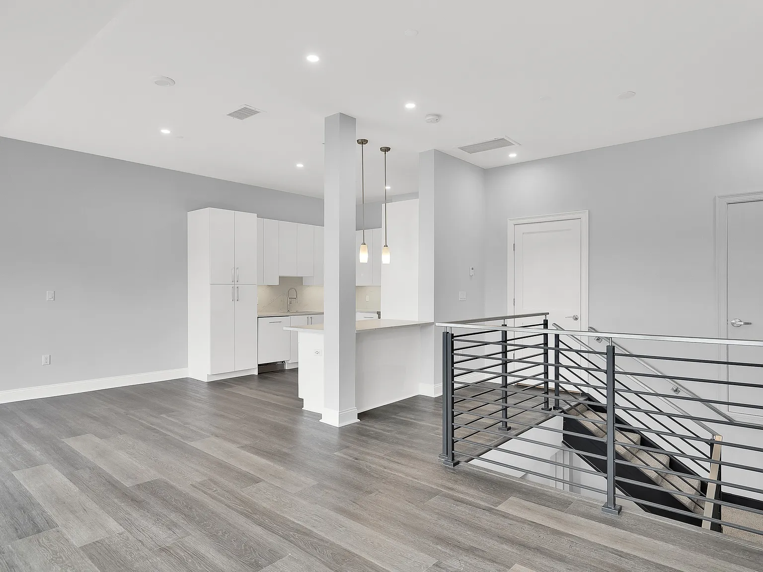 3 bed, 3.5 bath, 2479 sqft, $7,792 — Photo 3