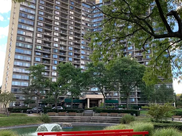 Bay Club Dr #21L, Bayside, NY 11360