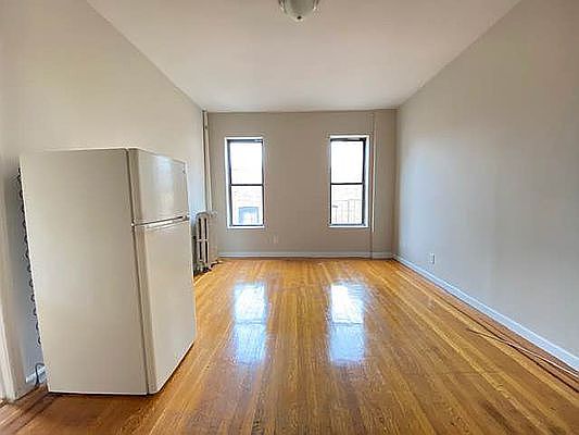 5th image of 147-15 Northern Blvd #9C