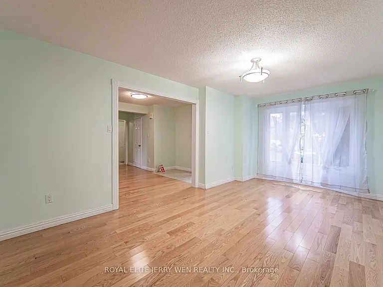 10 Kingsboro Rd — Photo 2