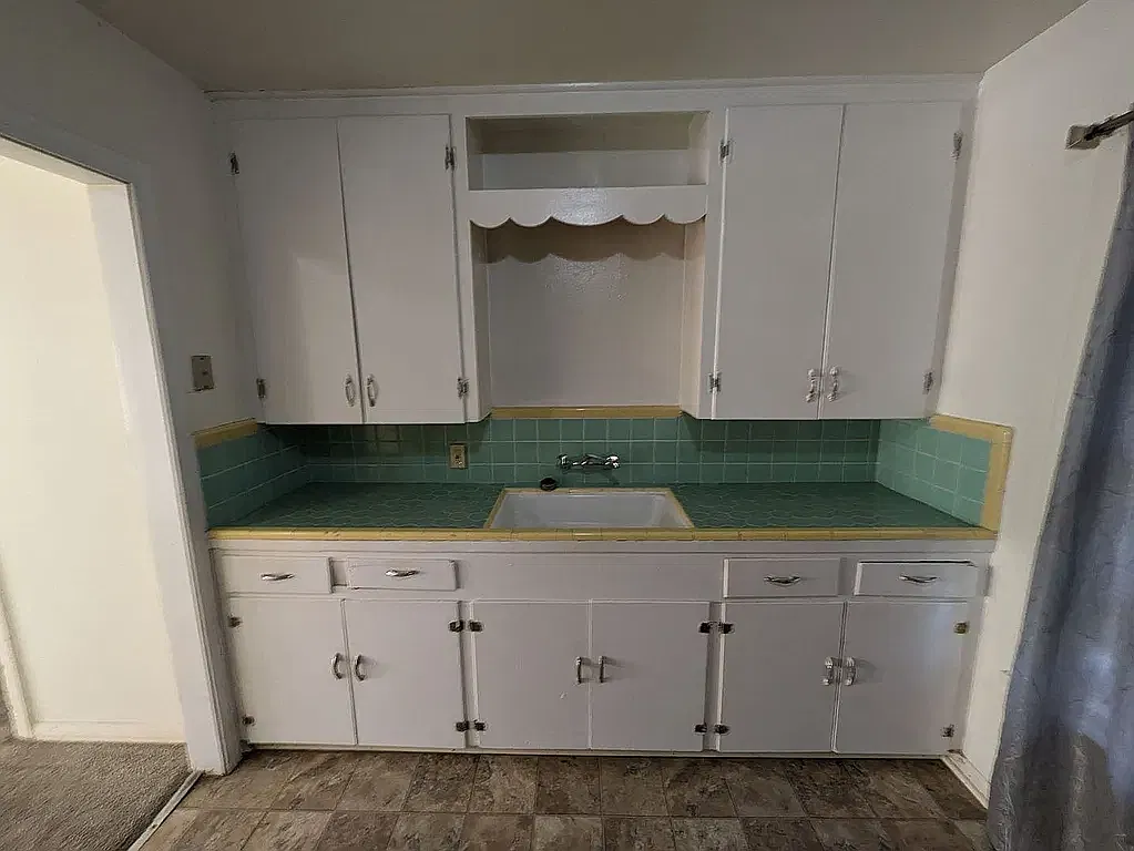 2 bed, 840 sqft, $1,000 — Photo 2
