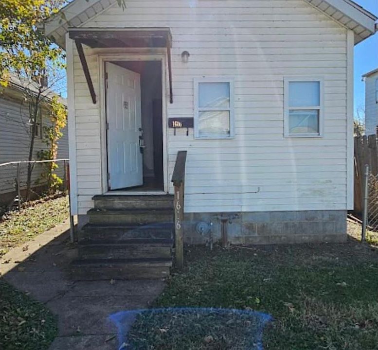 Cozy single family home with private front entry.