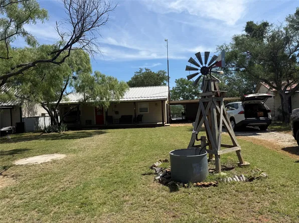 10141 Cliff Dr, Brownwood, TX 76801