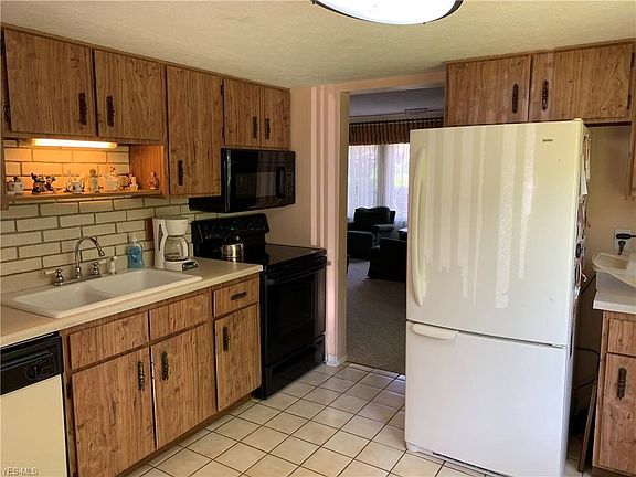 5th image of 16339 Heather Ln #E2
