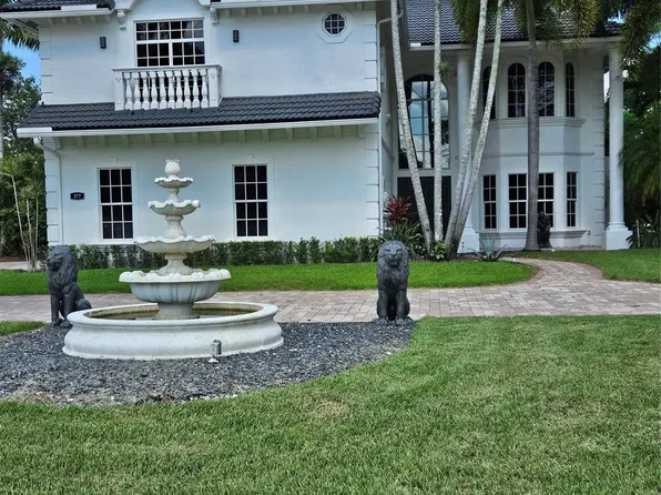 377 Squire Dr, Wellington, FL 33414