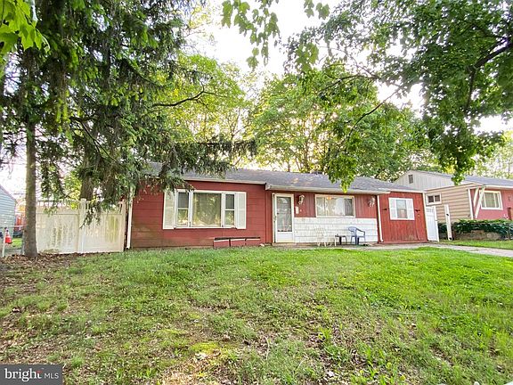 2nd image of 10 Tavernier Dr