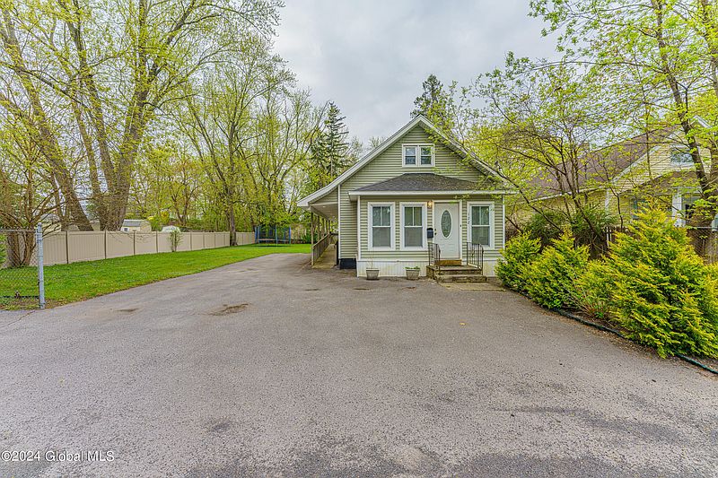 2nd image of 122 Gifford Road