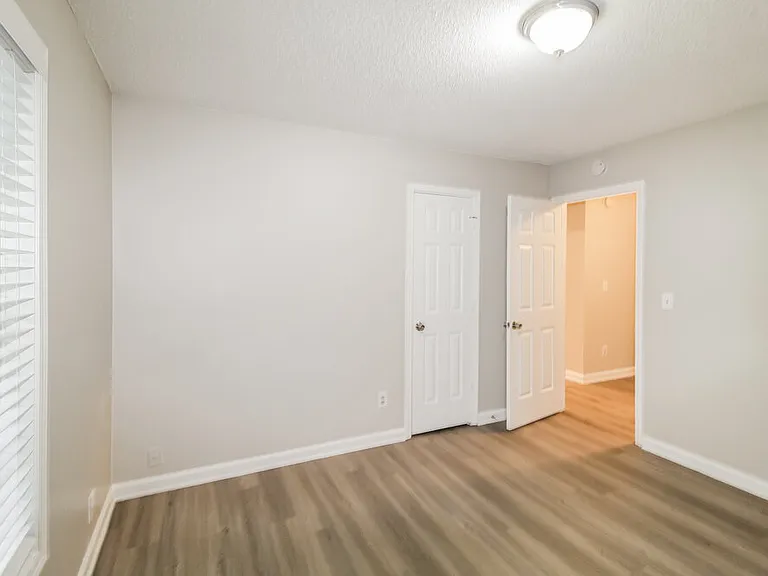 839 Ashley Ln — Photo 13