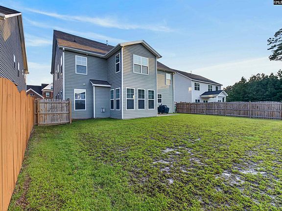 5th image of 696 Bell Flower Ln