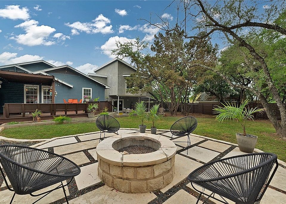 2nd image of 900 Presa Arriba Rd