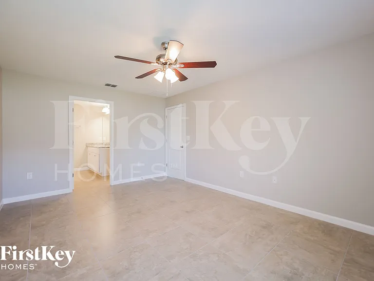 607 Lindbergh Way — Photo 12