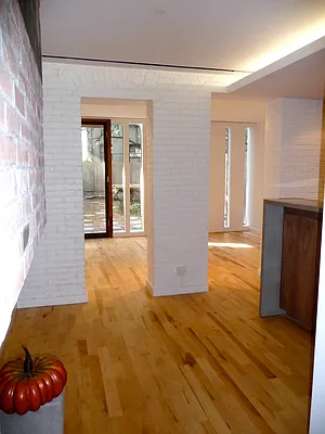 Rented by Perry Associates NYC Inc | media 18