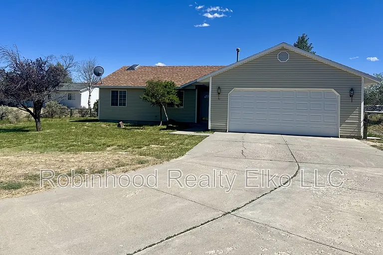 132 Flora Pl — Photo 1
