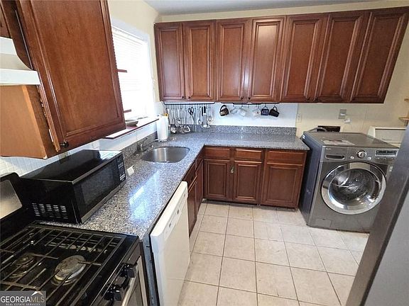 3rd image of 5617 Kingsport Dr NE