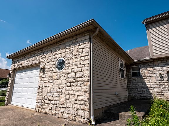 2nd image of 207 N Miller Dr
