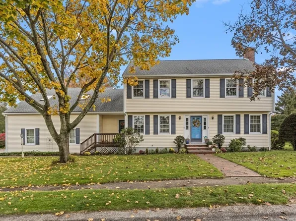 43 Flint Locke Dr, Weymouth, MA 02189