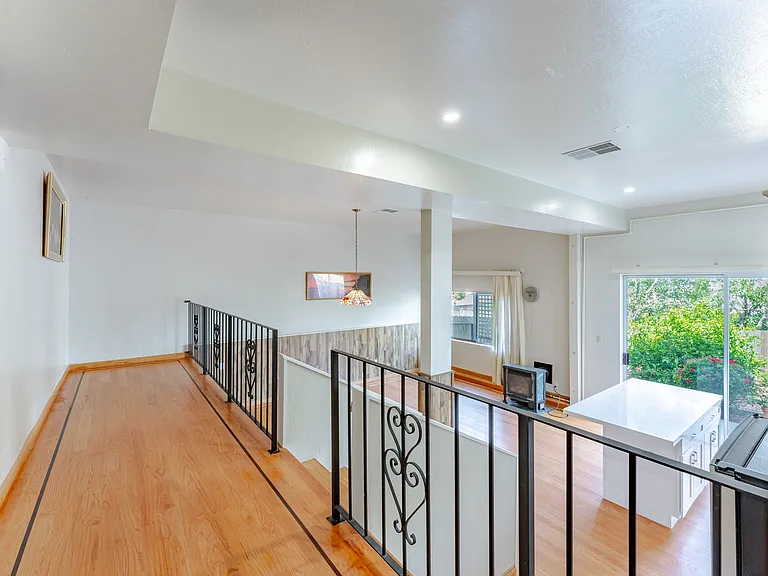 646 Lisbon St #B — Photo 13