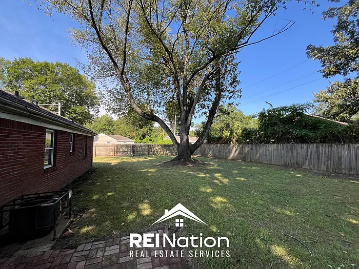 3 bed, 1.5 bath, 1100 sqft, $1,145 — Photo 4