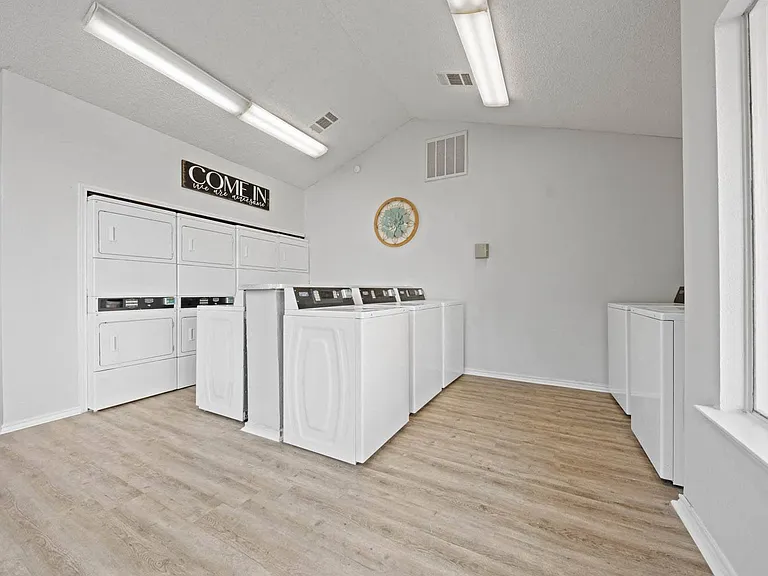 Somerset Apartments — Photo 18