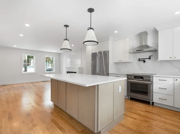 597 E 2nd St, South Boston, MA 02127