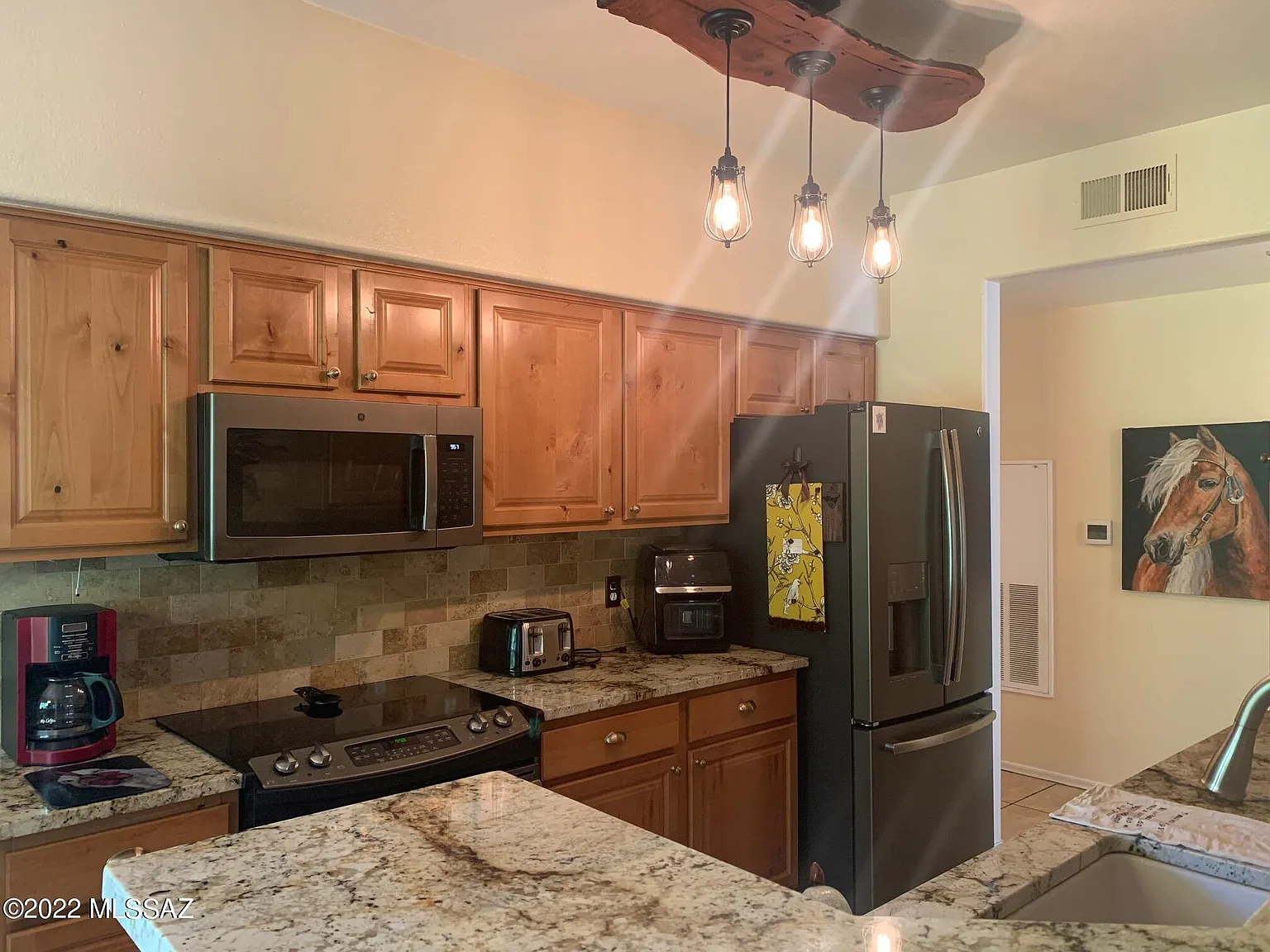 3 bed, 2.0 bath, 1271 sqft, $2,000 — Photo 2
