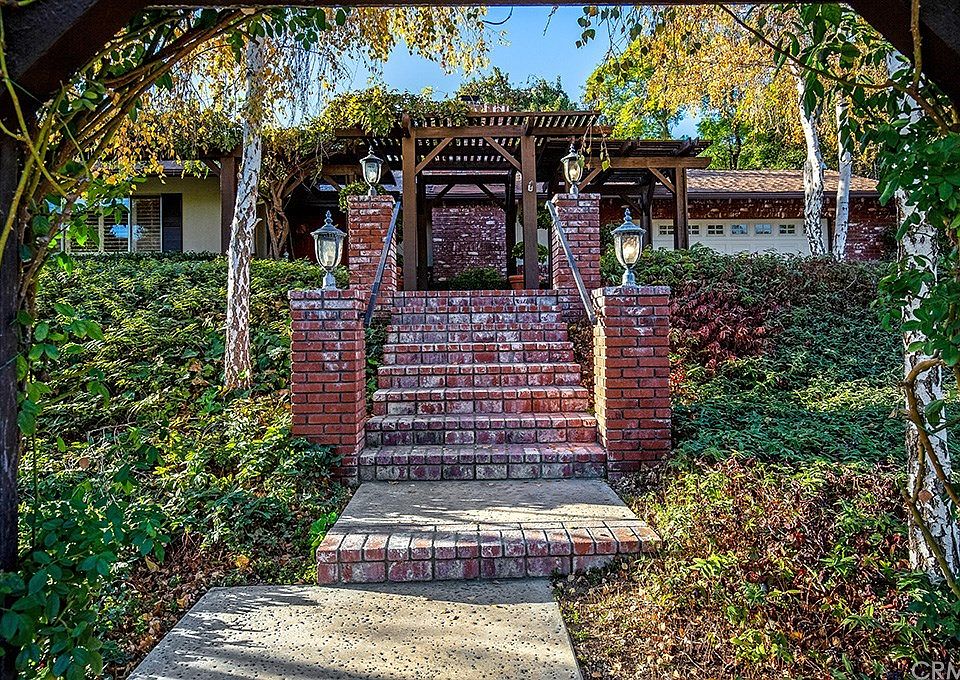 1st image of 30802 Miradero Dr