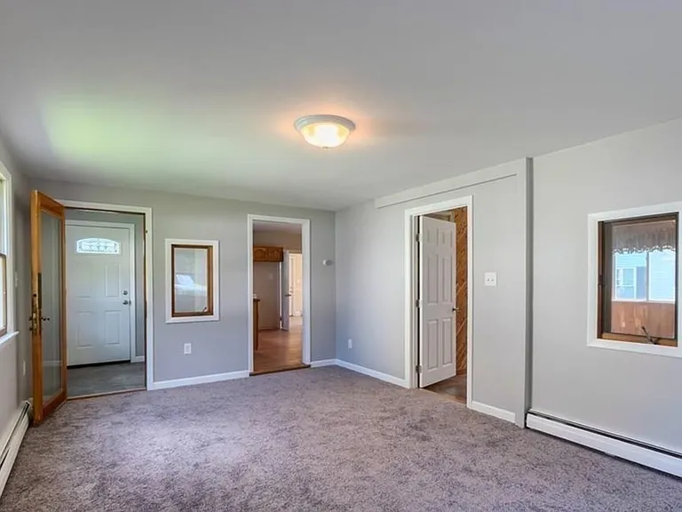 142 E Meadow Rd — Photo 7