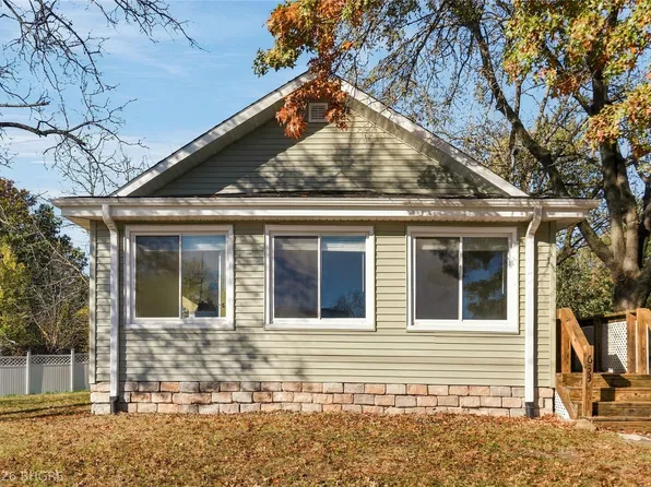 633 S 7th St, Chariton, IA 50049
