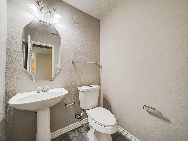 6908 Planters Row Dr — Photo 15