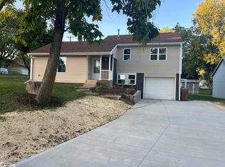 2002 Ridgeway Dr, Denison, IA 51442