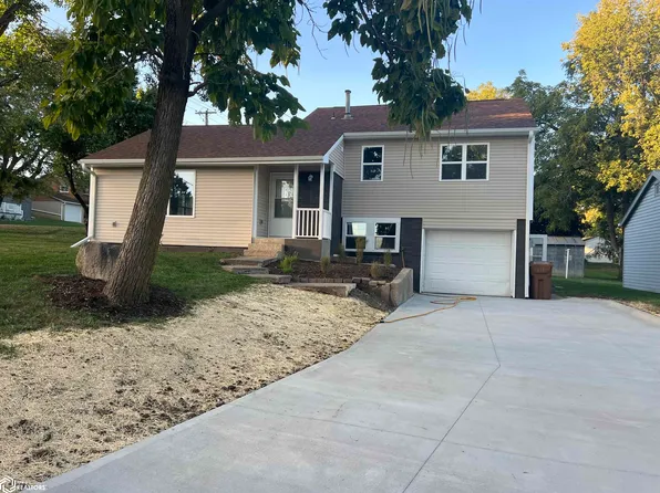 2002 Ridgeway Dr, Denison, IA 51442