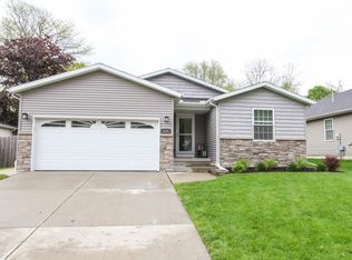 404 S McLean St, Hudson, IL