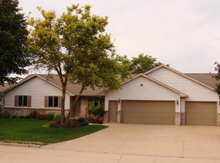 1016 E Greenbrier Dr, Appleton, WI 54911
