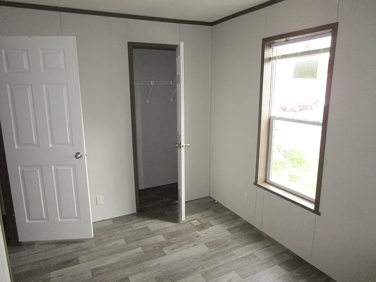 Colonial Oaks — Photo 17