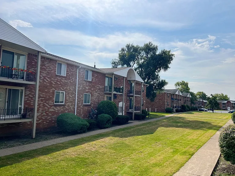 Lancer Court Apartments — Photo 12