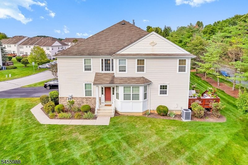 1st image of 40 Indian Field Dr