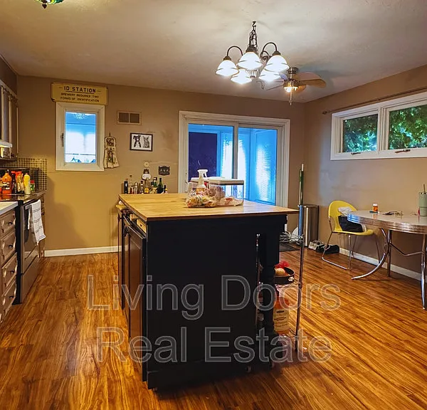 2301 South St — Photo 6