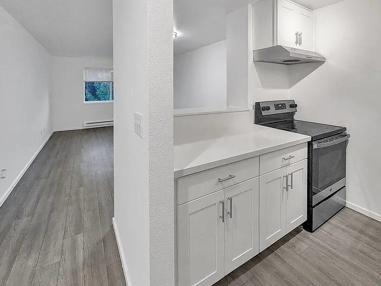 Hillcourt Apartments — Photo 14
