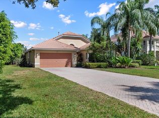 227 Lone Pine Dr, Palm Beach Gardens, FL 33410