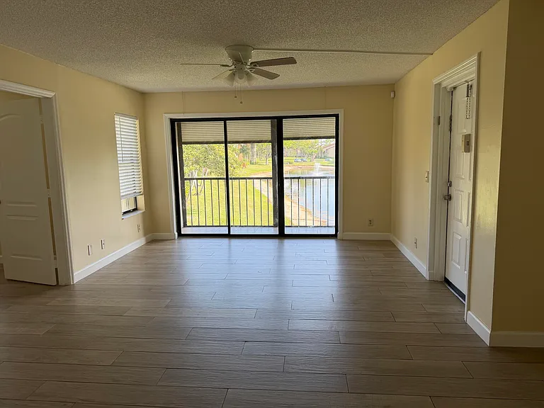 726 Sunny Pine Way #B2 — Photo 2