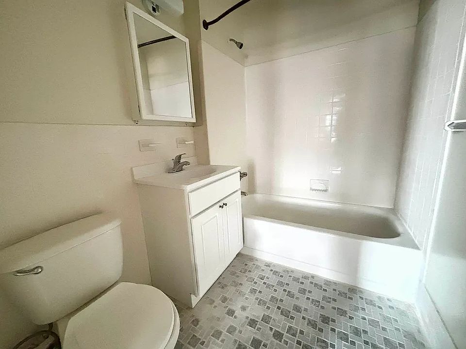 2nd image of 272 Stratford Rd #1A