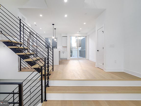 2nd image of 2508 E Cumberland St #6