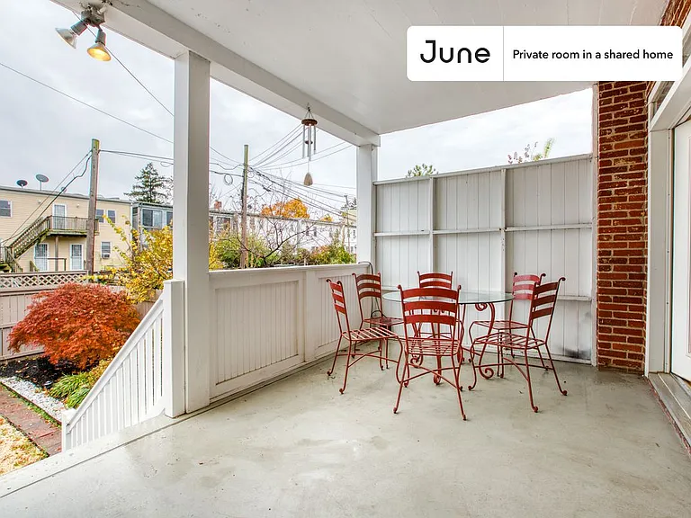 1843 Burke St SE #C — Photo 9