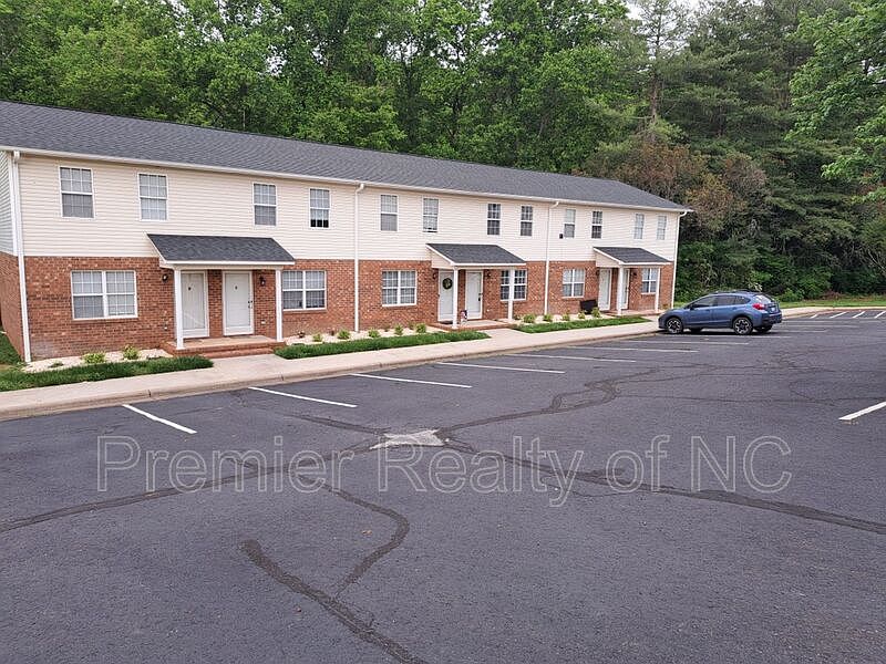 1st image of 301 E Lake Dr #8