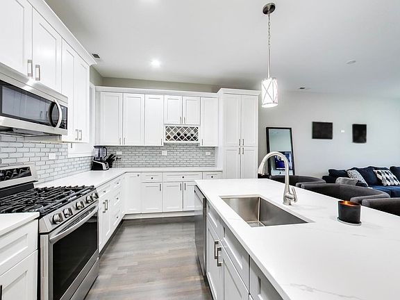 4th image of 616 E 46th St APT 2