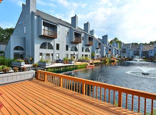 11128 Glade Dr, Reston, VA 20191